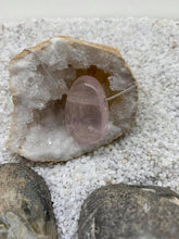 Charger l&#39;image dans la galerie, Collier pendentif quartz rose pierre roulée