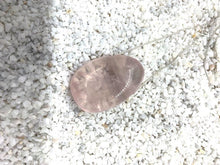 Charger l&#39;image dans la galerie, Collier pendentif quartz rose pierre roulée